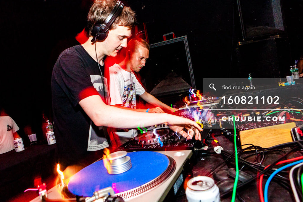 160821102 | 
Ben UFO (Ben Thomson) & Joy Orbison (Peter O'Grady) DJing side by side.
Electric Minds 10: S... | Team Chuubie