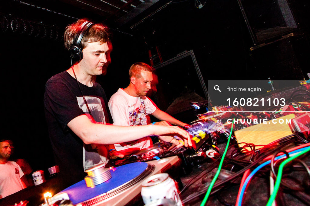 160821103 | 
Ben UFO (Ben Thomson) & Joy Orbison (Peter O'Grady) DJing side by side. slight color bleed l... | Team Chuubie