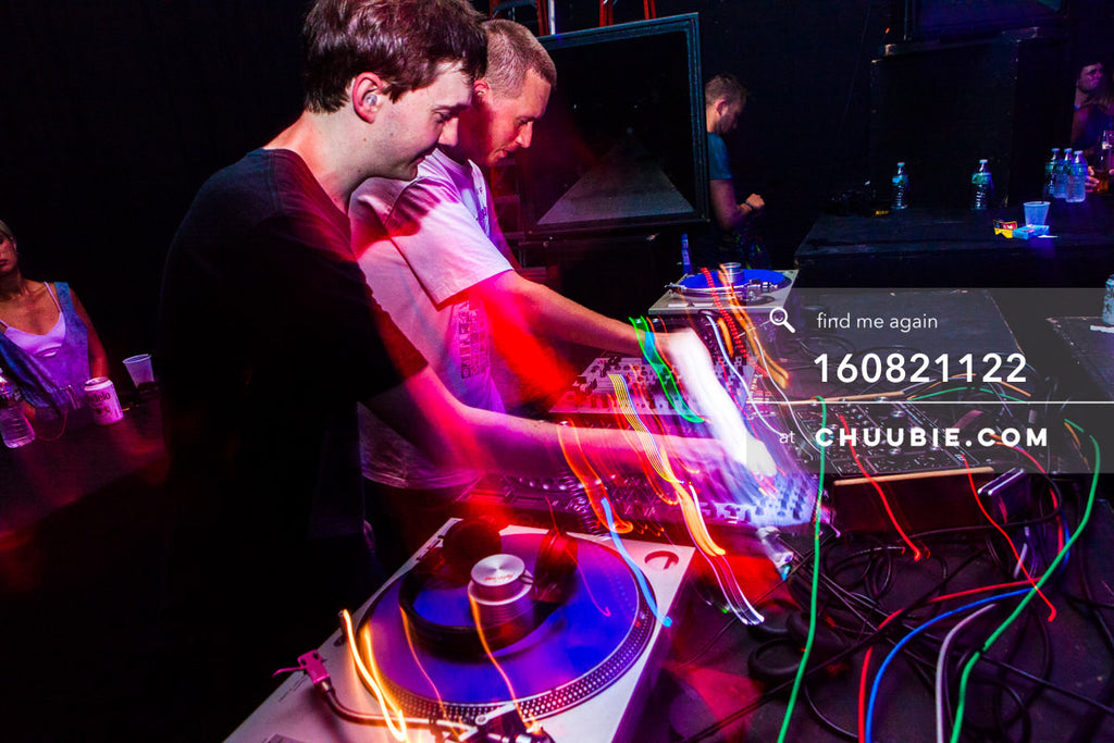 160821122 | 
Side view: Ben UFO (Ben Thomson) & Joy Orbison (Peter O'Grady) DJing B2B.
Electric Minds 10:... | Team Chuubie