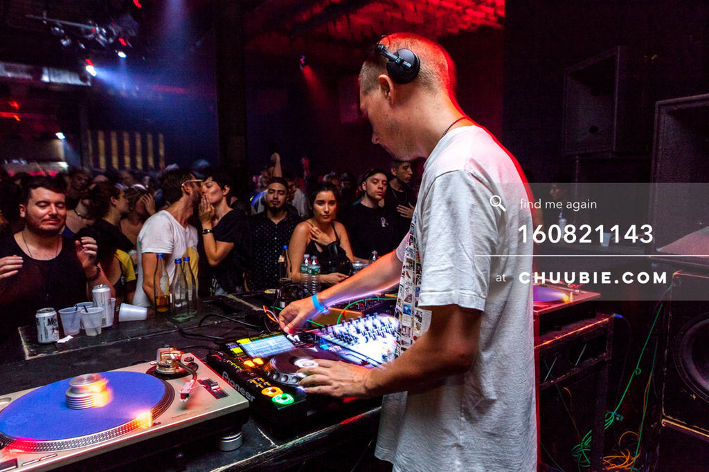 160821143 | 
Joy Orbison (Peter O'Grady) DJing behind the decks and couple kissing in the crowd.
Electric Min... | Team Chuubie